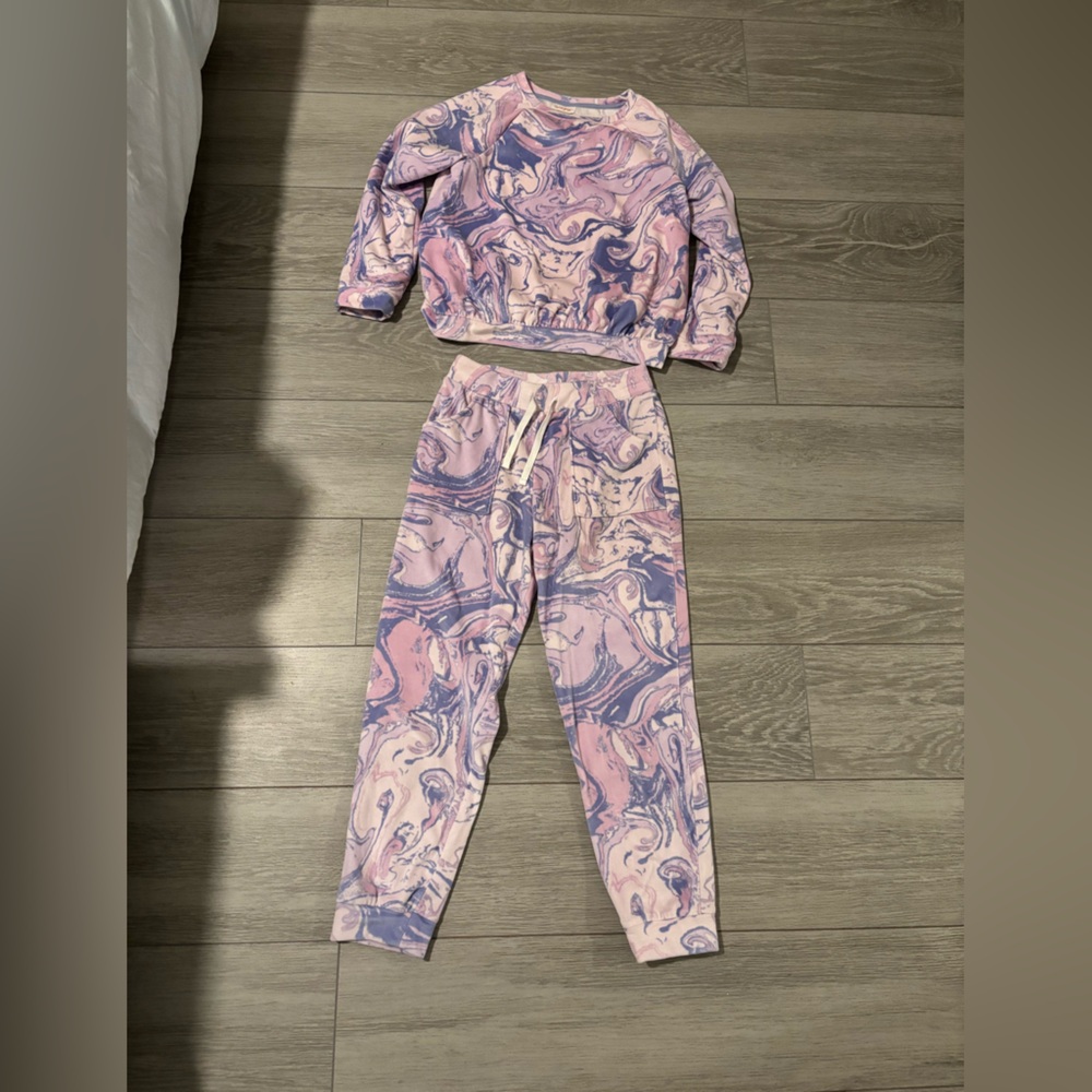 Pajama loungewear - girls psychedelic. EUC.